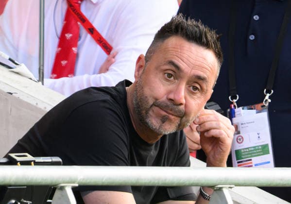 22 August 2026 - Brentford v Tottenham Hotspur - Premier League - GTech Stadium - London. Brentford v Tottenham Hotspur - Premier League - GTech Stadium - London. Tottenham Hotspur Manager Roberto de Zerbi. Picture : Mark Pain LONDON England  Copyright: xMarkxPainx
