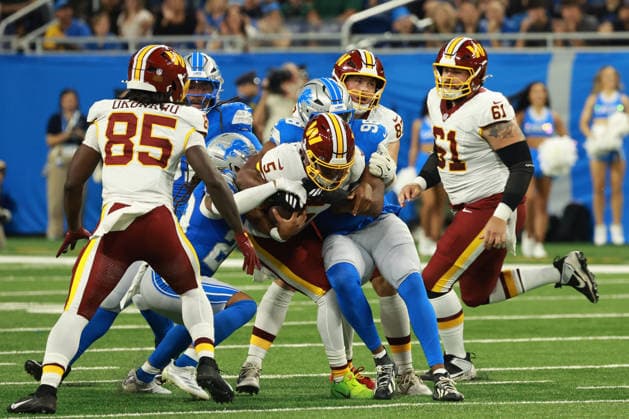 Washington Commanders vs Detroit Lions DETROIT,MICHIGAN-AUGUST 22: Quarterback Jayden Daniels 5 of the Washington Commanders gets sacked by cornerback Avonte Maddox 29 of the Detroit Lions during the first half of an NFL, American Football Herren, USA preseason football game between the Washington Commanders and the Detroit Lions in Detroit, Michigan USA, on Saturday, August 22, 2026 Detroit Michigan United States  Copyright: xJorgexLemusx originalFilename:lemus-washingt260822_npSyg.jpg