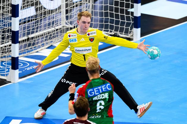 Muenchen: HBL Super Cup 2026 - SC Magdeburg - Fuechse Berlin Torhueter Lasse Ludwig (Berlin) Muenchen SAP Garden Bayern Deutschland *** Munich HBL Super Cup 2026 SC Magdeburg Fuechse Berlin Goalie Lasse Ludwig Berlin Munich SAP Garden Bavaria Germany