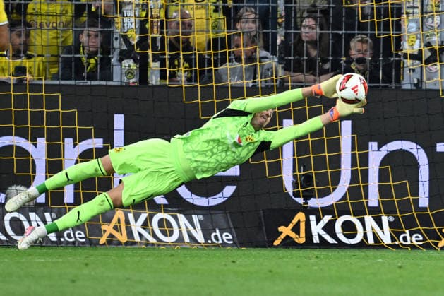 22.08.2026, xsltx, Fussball Franz Beckenbauer Supercup 2026, Borussia Dortmund - FC Bayern München v.l. Gregor Kobel (Borussia Dortmund) (DFL DFB REGULATIONS PROHIBIT ANY USE OF PHOTOGRAPHS as IMAGE SEQUENCES and or QUASI-VIDEO) Dortmund *** August 22, 2026, xsltx, Soccer Franz Beckenbauer Super Cup 2026, Borussia Dortmund vs. FC Bayern Munich, Gregor Kobel, Borussia Dortmund, DFL, DFB. REGULATIONS PROHIBIT ANY USE OF PHOTOGRAPHS AS IMAGE SEQUENCES AND OR QUASI-VIDEO, Dortmund