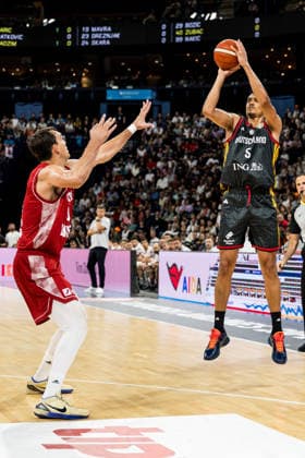 HAMBURG, GERMANY - AUGUST 22: Tristan Da Silva (Germany, 5) controls the ball during the Turkish Airlines Basketball Supercup final match between Germany vs. Croatia at Barclays Arena on August 22, 2026 in Hamburg, Germany. Hamburg Germany Copyright: xSteffiexWunderlx