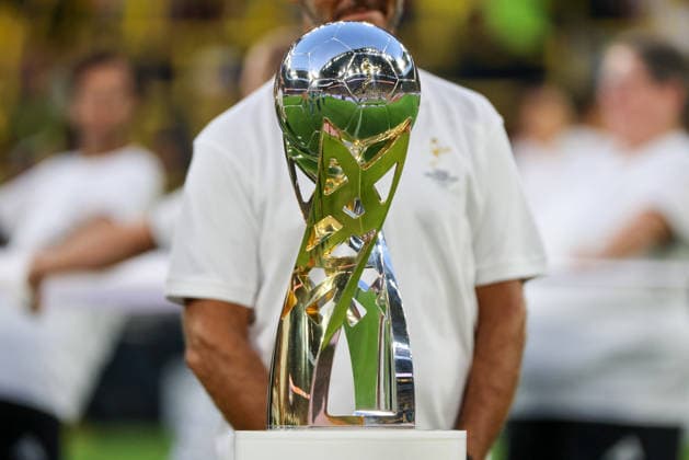 Dortmund, Deutschland: 22.08.2026 - Franz Beckenbauer Supercup 2026 - Borussia Dortmund vs. FC Bayern München Im Bild: Symbolbild Franz Beckenbauer Supercup Pokal (DFL DFB REGULATIONS PROHIBIT ANY USE OF PHOTOGRAPHS as IMAGE SEQUENCES and or QUASI-VIDEO) *** *** Dortmund, Germany, August 22, 2026: Franz Beckenbauer Super Cup 2026—Borussia Dortmund vs. FC Bayern Munich. Pictured: Stock image of the Franz Beckenbauer Super Cup trophy. DFL and DFB regulations prohibit any use of photographs as image sequences and or quasi-video. *** Copyright: HMBxMedia MadeleinexFantini