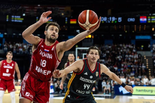 22.08.2026, GER, Turkish Airlines Supercup 2026, Hamburg, Finale, Deutschland-Kroatien Roko Badzim (Kroatien, 18), David Kraemer (Deutschland, 44) Hamburg Barclays Arena Hamburg Deutschland *** August 22, 2026, GER, 2026 Turkish Airlines Super Cup, Hamburg, Final, Germany vs. Croatia: Roko Badzim (Croatia, 18), David Kraemer (Germany, 44), Hamburg Barclays Arena, Hamburg, Germany