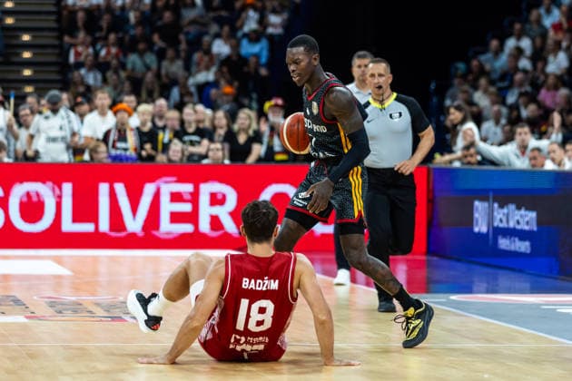22.08.2026, GER, Turkish Airlines Supercup 2026, Hamburg, Finale, Deutschland-Kroatien Dennis Schroeder ( 17 Deutschland) im Zweikampf gegen Roko Badzim (Kroatien, 18) Hamburg Barclays Arena Hamburg Deutschland *** August 22, 2026, GER, 2026 Turkish Airlines Super Cup, Hamburg, Final, Germany vs. Croatia; Dennis Schroeder (17, Germany) in a one-on-one matchup against Roko Badzim (Croatia), 18, Hamburg Barclays Arena, Hamburg, Germany