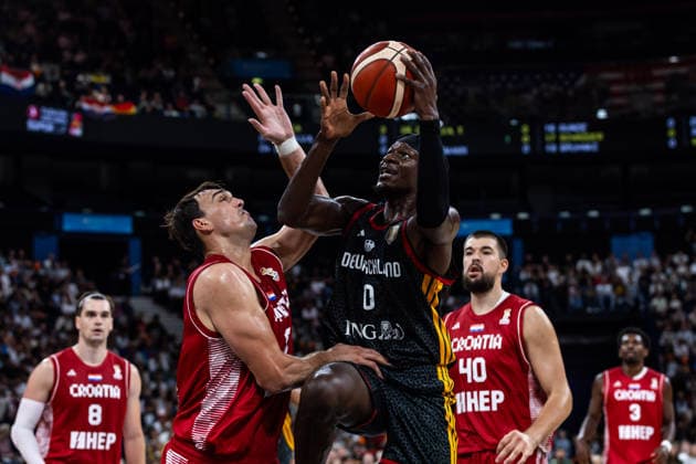 22.08.2026, GER, Turkish Airlines Supercup 2026, Hamburg, Finale, Deutschland-Kroatien Isaac Bonga (Deutschland, 0), Dario Saric (Kroatien, 9) Hamburg Barclays Arena Hamburg Deutschland *** August 22, 2026, GER, 2026 Turkish Airlines Super Cup, Hamburg, Final, Germany vs. Croatia: Isaac Bonga (Germany), 0; Dario Saric (Croatia), 9. Hamburg Barclays Arena, Hamburg, Germany