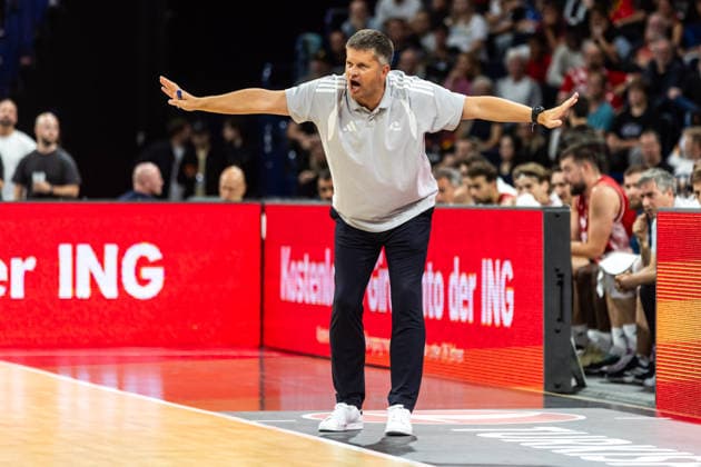 22.08.2026, GER, Turkish Airlines Supercup 2026, Hamburg, Finale, Deutschland-Kroatien Tomislav Mijatovic (Trainer Kroatien) gibt Handzeichen Hamburg Barclays Arena Hamburg Deutschland *** August 22, 2026, GER, 2026 Turkish Airlines Super Cup, Hamburg, Final, Germany vs. Croatia; Tomislav Mijatovic, Croatia s coach, gives a hand signal; Hamburg Barclays Arena, Hamburg, Germany