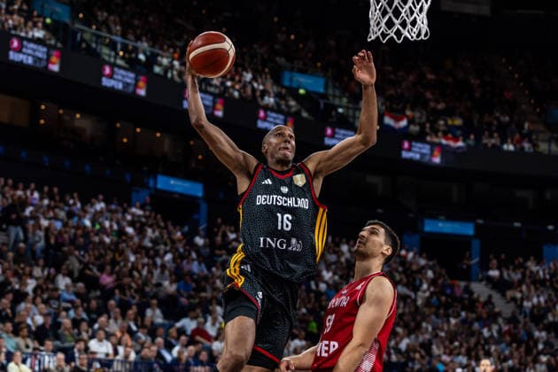 22.08.2026, GER, Turkish Airlines Supercup 2026, Hamburg, Finale, Deutschland-Kroatien Louis Olinde (Deutschland, 16) mit einem Dunk Hamburg Barclays Arena Hamburg Deutschland *** August 22, 2026, GER, Turkish Airlines Super Cup 2026, Hamburg, Final, Germany vs. Croatia; Louis Olinde (Germany) scores 16 points with a dunk at the Barclays Arena in Hamburg, Germany
