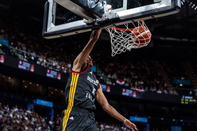 22.08.2026, GER, Turkish Airlines Supercup 2026, Hamburg, Finale, Deutschland-Kroatien Louis Olinde (Deutschland, 16) mit einem Dunk Hamburg Barclays Arena Hamburg Deutschland *** August 22, 2026, GER, Turkish Airlines Super Cup 2026, Hamburg, Final, Germany vs. Croatia; Louis Olinde (Germany) scores 16 points with a dunk at the Barclays Arena in Hamburg, Germany