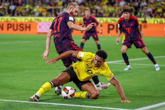 22.08.2026, Fußball, Borussia Dortmund - FC Bayern München, Signal Iduna Park, Saison 2026 2027: Jobe Bellingham (BVB 07) im Zweikampf gegen Konrad Laimer (FC Bayern München 27) DFB regulations prohibit any use of photographs as image sequences and or quasi-video. Nordrhein-Westfalen Deutschland *** August 22, 2026, Soccer, Borussia Dortmund vs. FC Bayern Munich, Signal Iduna Park, 2026–2027 season: Jobe Bellingham (BVB 07) in a tackle against Konrad Laimer (FC Bayern Munich). 27. DFB regulations prohibit any use of photographs as image sequences and or quasi-video. North Rhine-Westphalia, Germany