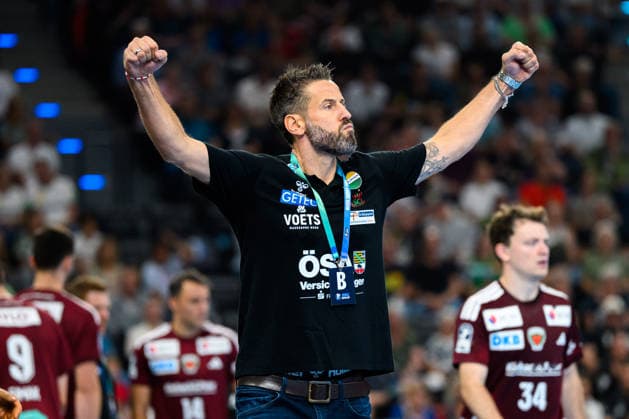 Muenchen: HBL Super Cup 2026 - SC Magdeburg - Fuechse Berlin Trainer Bennet Wiegert (Magdeburg) Jubel Freude Emotion Muenchen SAP Garden Bayern Deutschland *** Munich HBL Super Cup 2026 SC Magdeburg Fuechse Berlin Coach Bennet Wiegert Magdeburg Celebration Joy Emotion Munich SAP Garden Bavaria Germany