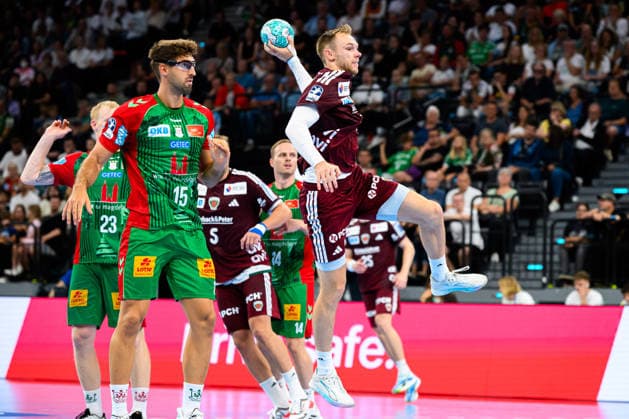 Muenchen: HBL Super Cup 2026 - SC Magdeburg - Fuechse Berlin v.li. Antonio Serradilla (SC Magdeburg), Mathias Gidsel (Berlin) Muenchen SAP Garden Bayern Deutschland *** Munich HBL Super Cup 2026 SC Magdeburg vs. Fuechse Berlin Antonio Serradilla (SC Magdeburg), Mathias Gidsel (Berlin) Munich, SAP Garden, Bavaria, Germany