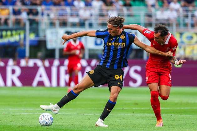 SOCCER - Serie A - Inter - FC Internazionale vs. AC Monza Photo by IPA ABACAPRESS.COM87700766 - Francesco Esposito of FC Internazionale in action during the 2026–27 Serie A soccer match between FC Internazionale and AC Monza Milan Italy  Copyright: xIPAxSport ABACAx