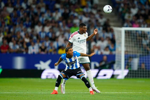 ESP: RCD Espanyol - Real Madrid. La Liga EA Sports. Matchday 2 Denzel Dumfries of Real Madrid and Thyrhys Dolan of RCD Espanyol during the La Liga EA Sports match between RCD Espanyol and Real Madrid played at RCDE Stadium on August 22, 2026 in Barcelona, Spain. kpng Copyright: xSergioxRuizx xPRESSINPHOTOx PS_2627_ESP_RMA_018