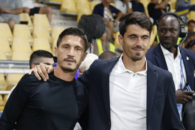 IPA87705938 - Fabio Pisacane, head coach of Cagliari Calcio, and Carlos Cuesta, head coach of Parma AC, before the Parma Calcio vs. Cagliari Calcio match—the first game of the 2026-27 Enilive Serie A season—at the Ennio Tardini Stadium in Parma (PR), Italy, on August 22, 2026.  Copyright: xDavidexCasentini IPAxSportx xx 87705938