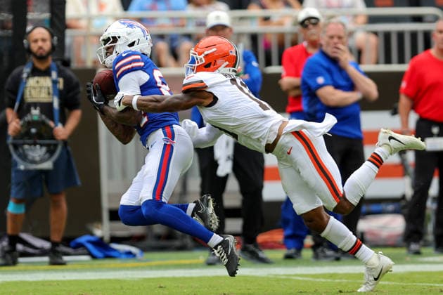 CLEVELAND, OH - AUGUST 22: Buffalo Bills wide receiver Ja mori MacLin (84) catches a 37-yard pass as Cleveland Browns cornerback Tre Avery (11) defends during the second quarter of the National Football League preseason game between the Buffalo Bills and Cleveland Browns on August 22, 2026, at Huntington Bank Field in Cleveland, OH. (Photo by Frank Jansky Icon Sportswire) NFL, American Football Herren, USA AUG 22 Bills at Browns EDITORIAL USE ONLY Icon260822007
