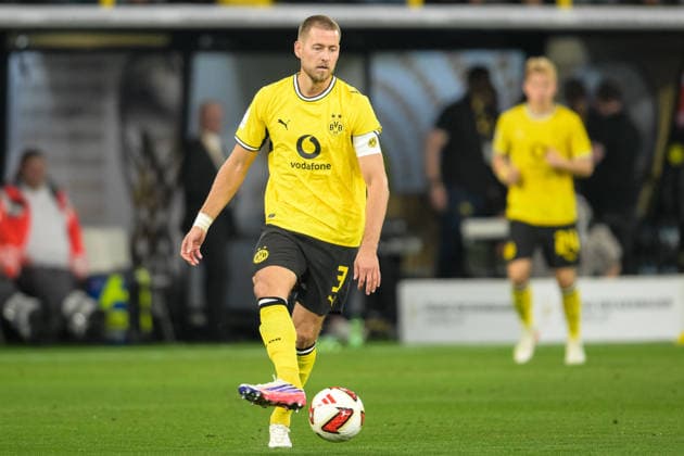 Fußball, Supercup, 20260822, BV 09 Borussia Dortmund - FC Bayern München. Im Bild Waldemar ANTON (Dortmund, 3). Dortmund Signal-Iduna-Park Nordrhein-Westfalen Deutschland *** Soccer, Super Cup, 20260822, BV 09 Borussia Dortmund vs. FC Bayern Munich. Pictured: Waldemar ANTON, Dortmund, 3, Signal Iduna Park, North Rhine-Westphalia, Germany Copyright: Passion2Press MarkusxFischerx