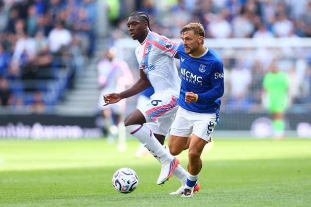 Jaydee Canvot of Crystal Palace and Kiernan Dewsbury-Hall of Everton Everton v Crystal Palace, Premier League Football, Football, Hill Dickinson Stadium, Liverpool, UK - 22 Aug 2026Liverpool Hill Dickinson Stadium United Kingdom EDITORIAL USE ONLY No use with unauthorised audio, video, data, fixture lists, club league logos or live services. Online in-match use limited to 120 images, no video emulation. No use in betting, games or single club league player publications.  Copyright: xPaulxCurrie Shutterstockx 17111730dz
