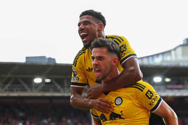 Nottingham Forest FC v Leeds United - Premier League 2026 27 Anton Stach of Leeds United celebrates with James Justin of Leeds United after scoring a goal to make it 0-1 during the Premier League match between Nottingham Forest and Leeds United at the City Ground in Nottingham, on August 22, 2026. Nottingham Nottinghamshire United Kingdom  Copyright: xMIxNewsx originalFilename:fletcher-nottingh260822_npEFO.jpg
