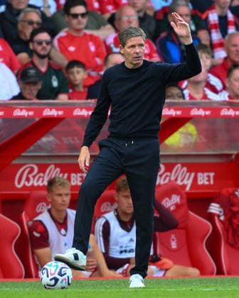 Nottingham Forest FC v Leeds United - Premier League 2026 27 Oliver Glasner, head coach of Nottingham Forest, gestures during the Premier League match between Nottingham Forest and Leeds United at the City Ground in Nottingham, on August 22, 2026. Nottingham Nottinghamshire United Kingdom  Copyright: xMIxNewsx originalFilename:fletcher-nottingh260822_npfU5.jpg