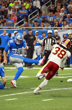 Washington Commanders vs Detroit Lions DETROIT,MICHIGAN-AUGUST 22: Detroit Lions place kicker Jake Bates (39) kicks during the second half of an NFL, American Football Herren, USA preseason football game between the Washington Commanders and the Detroit Lions in Detroit, Michigan USA, on Saturday, August 22, 2026 Detroit Michigan United States  Copyright: xAmyxLemusx originalFilename:lemus-washingt260822_npM4f.jpg