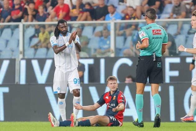 GenoaÕs Morten Frendrup with the referee and NapoliÕs Anguissa during the Serie A soccer match between Genoa and Napoli at the Luigi Ferraris Stadium in Genoa, Italy - Saturday, August 22, 2026. - Soccer .  Copyright: xTanoxPecoraro LaPressex