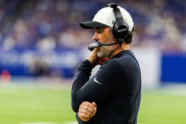 Aug 22, 2026; Indianapolis, Indiana, USA; Atlanta Falcons head coach Kevin Stefanski looks on during NFL, American Football Herren, USA game action against the Indianapolis Colts at Lucas Oil Stadium. Mandatory Credit: -Cal Media NFL 2026: Falcons Vs Colts AUG 22  - ZUMAc04_ 20260822_zma_c04_014 Copyright: xJohnxMersitsx