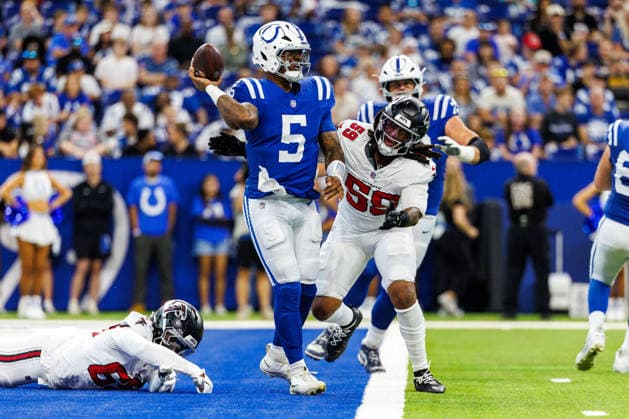 Aug 22, 2026; Indianapolis, Indiana, USA; Indianapolis Colts quarterback Anthony Richardson (5) passes the ball as Atlanta Falcons defensive lineman Keshawn Banks (59) pursues during NFL, American Football Herren, USA game action at Lucas Oil Stadium. Mandatory Credit: -Cal Media NFL 2026: Falcons Vs Colts AUG 22  - ZUMAc04_ 20260822_zma_c04_017 Copyright: xJohnxMersitsx