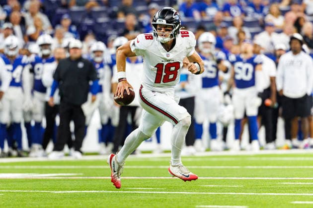 Aug 22, 2026; Indianapolis, Indiana, USA; Atlanta Falcons quarterback Jack Strand (18) scrambles with the ball during NFL, American Football Herren, USA game action against the Indianapolis Colts at Lucas Oil Stadium. Mandatory Credit: -Cal Media NFL 2026: Falcons Vs Colts AUG 22  - ZUMAc04_ 20260822_zma_c04_020 Copyright: xJohnxMersitsx