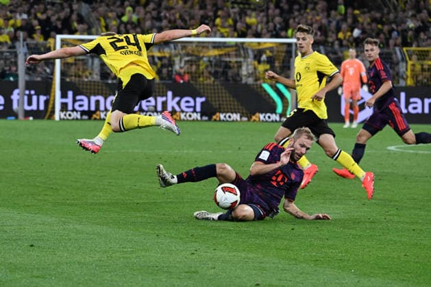 22.08.2026, xsltx, Fussball Franz Beckenbauer Supercup 2026, Borussia Dortmund - FC Bayern München v.l. Daniel Svensson (Borussia Dortmund) Konrad Laimer (FC Bayern Muenchen) Zweikampf, Aktion, action, battle for the ball (DFL DFB REGULATIONS PROHIBIT ANY USE OF PHOTOGRAPHS as IMAGE SEQUENCES and or QUASI-VIDEO) Dortmund *** August 22, 2026, xsltx, Soccer Franz Beckenbauer 2026 Super Cup, Borussia Dortmund vs. FC Bayern Munich, Daniel Svensson (Borussia Dortmund) vs. Konrad Laimer (FC Bayern Munich), tackle, action, battle for the ball. DFL and DFB regulations prohibit any use of photographs as image sequences and or quasi-video. Dortmund