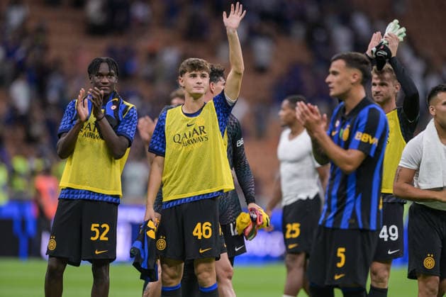 FC Internazionale v AC Monza - Serie A 2026 27 A player of FC Internazionale greets fans after the Serie A Enilive 2026 27 match between Inter and Monza at San Siro Stadium in Milan, Italy, on August 22, 2026. Milano Italy  Copyright: xAndreaxxAmatox originalFilename:amato-notitle260822_npfFZ.jpg