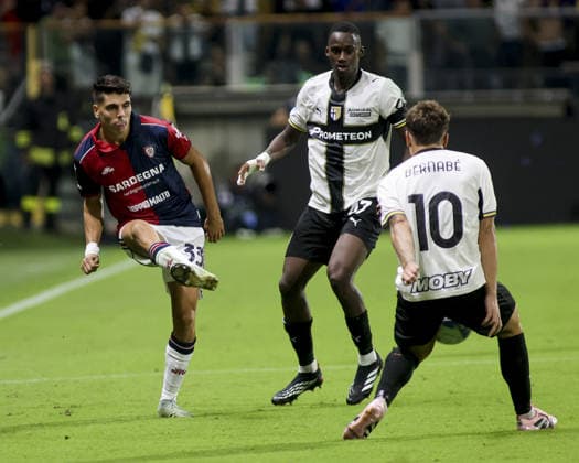 IPA87707249 - Adam Obert of Cagliari Calcio plays the ball during the Parma Calcio vs. Cagliari Calcio match in the 2026-27 Enilive Serie A season at the Ennio Tardini Stadium in Parma (PR), Italy, on August 22, 2026.  Copyright: xDavidexCasentini IPAxSportx xx 87707249