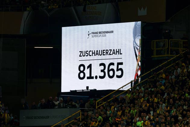 Franz Beckenbauer Supercup 2026 - Borussia Dortmund - FC Bayern München am 22.08.2026 im Signal Iduna Park in Dortmund, Die Anzahl der Zuschauer wird auf einem Bildschirm angezeigt. *** Franz Beckenbauer Super Cup 2026: Borussia Dortmund vs. FC Bayern Munich on August 22, 2026, at Signal Iduna Park in Dortmund. The number of spectators is displayed on a screen. MH