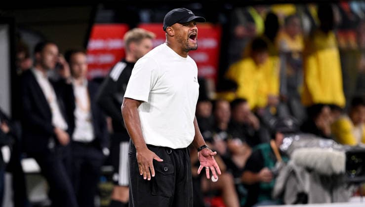 Fussball Supercup Saison 2026 2027 22.08.2026 Borussia Dortmund - FC Bayern Muenchen Trainer Vincent Kompany (FC Bayern Muenchen) *** Soccer Super Cup, 2026–2027 Season, August 22, 2026: Borussia Dortmund vs. FC Bayern Munich; Coach: Vincent Kompany; FC Bayern Munich