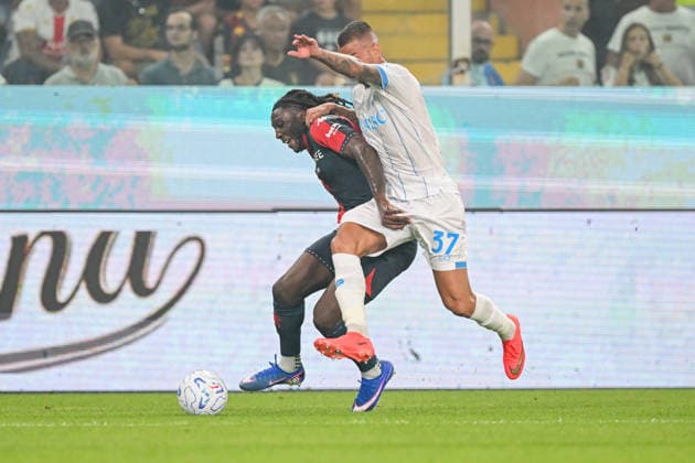 GenoaÕs Brooke Norton-Cuffy fights for the ball during the Serie A soccer match between Genoa and Napoli at the Luigi Ferraris Stadium in Genoa, Italy - Saturday, August 22, 2026. - Soccer .  Copyright: xTanoxPecoraro LaPressex