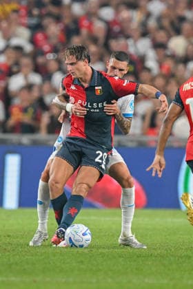 GenoaÕs Lorenzo Colombo fights for the ball during the Serie A soccer match between Genoa and Napoli at the Luigi Ferraris Stadium in Genoa, Italy - Saturday, August 22, 2026. - Soccer .  Copyright: xTanoxPecoraro LaPressex