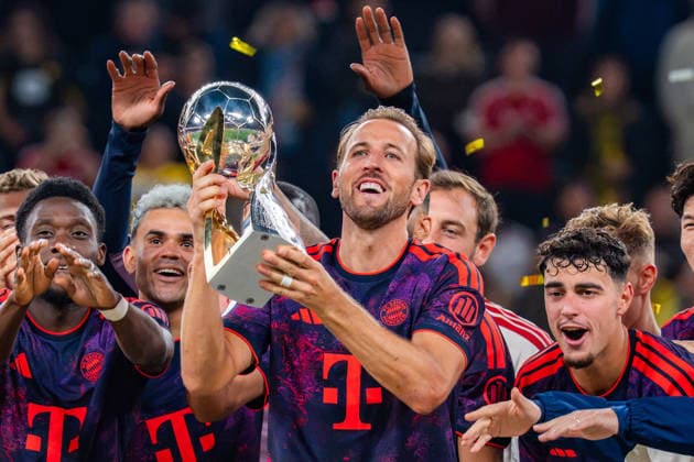 Supercup, Deutschland, Borussia Dortmund vs. FC Bayern München, 22.08.2026 im Signal Iduna Park Siegerehrung FC Bayern München Sieger Manuel Neuer Joshua Kimmich Saibari Harry Kane Nathaniel Brown Jonathan Tah Tom Bischof Michael Olise Arijon Ibrahimovic Maycon Cardozo *** Super Cup, Germany, Borussia Dortmund vs. FC Bayern Munich, August 22, 2026, at Signal Iduna Park. Award Ceremony: FC Bayern Munich Winners—Manuel Neuer, Joshua Kimmich, Saibari, Harry Kane, Nathaniel Brown, Jonathan Tah, Tom Bischof, Michael Olise, Arijon Ibrahimovic, Maycon Cardozo Copyright: xBahhoxKarax