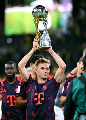 Dortmund, Germany, 1. Bundesliga, Supercup, Signal Iduna Park Dortmund, Bor. Dortmund vs FC Bayern München 1:2; Joshua Kimmich (FCB) with the trophy. Celebration, Joy, Action. *** Dortmund, Germany, Bundesliga 1, Super Cup, Signal Iduna Park, Dortmund, Borussia Dortmund vs. FC Bayern Munich 1–2, Joshua Kimmich (FCB) with the trophy—Celebration, Joy, Action