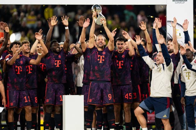 22.08.2026, GER Deutschland, Fussball, Saison 2026 2027, Franz Beckenbauer Supercup - Borussia Dortmund vs FC Bayern München Muenchen Franz Beckenbauer Supercup Sieger 2ß26, FC Bayern München Muenchen, Siegerfoto, Harry Kane (FC Bayern München Muenchen, 9) hält den Pokal hoch Dortmund Signal Iduna Park Nordrhein-Westfalen (NRW) Deutschland *** August 22, 2026, GER Germany, Soccer, 2026–2027 Season, Franz Beckenbauer Super Cup: Borussia Dortmund vs. FC Bayern Munich, Franz Beckenbauer Super Cup Winner 2026, FC Bayern Munich, Winner s Photo, Harry Kane of FC Bayern Munich, No. 9 holds up the trophy at Signal Iduna Park in Dortmund, North Rhine-Westphalia (NRW), Germany Copyright: xnordphotoxGmbHx xChristianxSchulzex