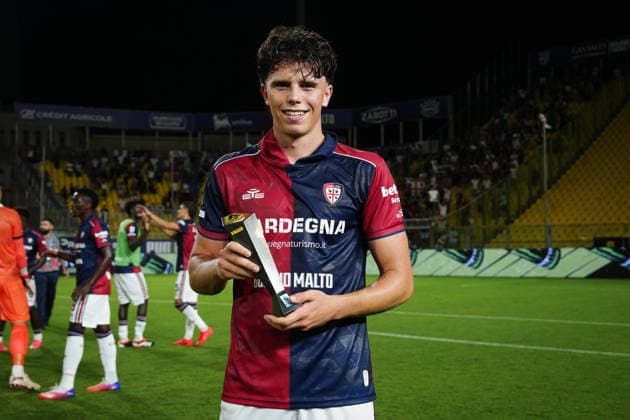CagliariÕs Alessandro Romano Panini Player of the match at the end of the Serie A soccer match between Parma and Cagliari at Ennio Tardini Stadium in Parma, North Italy, Saturday, August 22, 2026. Soccer  Copyright: xMassimoxPaolone LaPressex