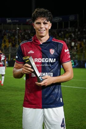 CagliariÕs Alessandro Romano Panini Player of the match at the end of the Serie A soccer match between Parma and Cagliari at Ennio Tardini Stadium in Parma, North Italy, Saturday, August 22, 2026. Soccer  Copyright: xMassimoxPaolone LaPressex