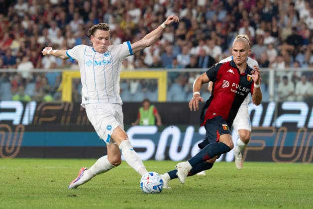 Genoa CFC v SSC Napoli - Serie A Enilive Scott McTominay of SSC Napoli and Leo Ostigard of Genoa CFC compete for the ball during the Serie A Enilive match between Genoa CFC and SSC Napoli at Luigi Ferraris Stadium on August 22, 2026 in Genoa, Italy Genoa Luigi Ferraris Stadium Liguria Italy Copyright: xGiuseppexMaffiax 260822SerieA_Genoa-Napoli_GM_08477