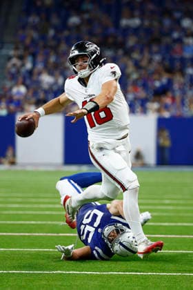 INDIANAPOLIS, IN - AUGUST 22: Atlanta Falcons quarterback Jack Strand (18) makes the pass as he breaks the tackle attempt by Indianapolis Colts linebacker Caden Curry (55) in the second half of play during a pre season game between the Atlanta Falcons and the Indianapolis Colts on August 22, 2026 at Lucas Oil Stadium in Indianapolis, IN. (Photo by Jeffrey Brown Icon Sportswire) NFL, American Football Herren, USA AUG 22 Falcons at Colts EDITORIAL USE ONLY Icon082226020
