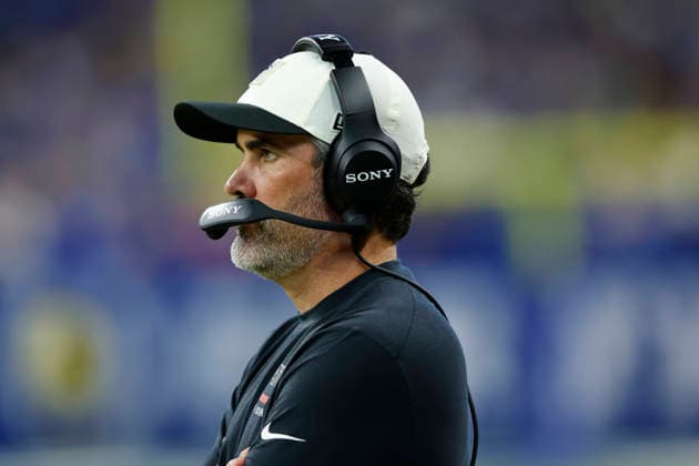 INDIANAPOLIS, IN - AUGUST 22: Atlanta Falcons head coach Kevin Stefanski watches on on field action in the second half of play during a pre season game between the Atlanta Falcons and the Indianapolis Colts on August 22, 2026 at Lucas Oil Stadium in Indianapolis, IN. (Photo by Jeffrey Brown Icon Sportswire) NFL, American Football Herren, USA AUG 22 Falcons at Colts EDITORIAL USE ONLY Icon082226021