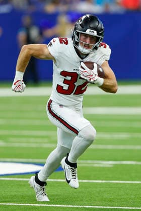 INDIANAPOLIS, IN - AUGUST 22: Atlanta Falcons running back Cash Jones (32) runs up field in the second half of play during a pre season game between the Atlanta Falcons and the Indianapolis Colts on August 22, 2026 at Lucas Oil Stadium in Indianapolis, IN. (Photo by Jeffrey Brown Icon Sportswire) NFL, American Football Herren, USA AUG 22 Falcons at Colts EDITORIAL USE ONLY Icon082226022