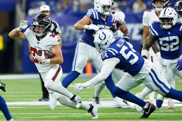 INDIANAPOLIS, IN - AUGUST 22: Atlanta Falcons running back Cash Jones (32) cuts up field in the second half of play during a pre season game between the Atlanta Falcons and the Indianapolis Colts on August 22, 2026 at Lucas Oil Stadium in Indianapolis, IN. (Photo by Jeffrey Brown Icon Sportswire) NFL, American Football Herren, USA AUG 22 Falcons at Colts EDITORIAL USE ONLY Icon082226025