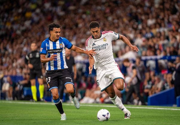 ESP: LaLiga EA Sports RCD Espanyol de Barcelona v Real Madrid Alex Calatrava of Espanyol and Jude Bellingham of Real Madrid during LaLiga EA Sports match between RCDE Espanyol de Barcelona v Real Madrid played at RCDE Stadium, Cornella de Llobregat, Barcelona on August 22 2026 in Spain Spain Soccer *** ESP LaLiga EA Sports RCD Espanyol de Barcelona vs. Real Madrid: Alex Calatrava of Espanyol and Jude Bellingham of Real Madrid during the LaLiga EA Sports match between RCDE Espanyol de Barcelona and Real Madrid, played at RCDE Stadium, Cornellà de Llobregat, Barcelona, on August 22, 2026, in Spain. Spanish Soccer Copyright: xAgenciaxLOFx