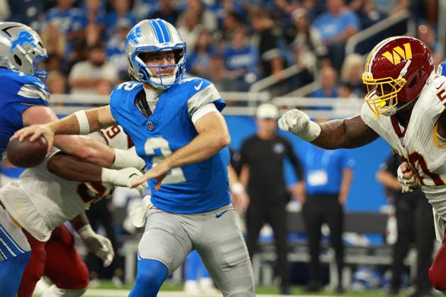 Washington Commanders vs Detroit Lions DETROIT,MICHIGAN-AUGUST 22: Detroit Lions quarterback Luke Altmyer (2) looks to pass under the pressure of Washington Commanders defensive tackle Ricky Barber (50) during the second half of an NFL, American Football Herren, USA preseason football game between the Washington Commanders and the Detroit Lions in Detroit, Michigan USA, on Saturday, August 22, 2026 Detroit Michigan United States  Copyright: xAmyxLemusx originalFilename:lemus-washingt260822_nplZB.jpg