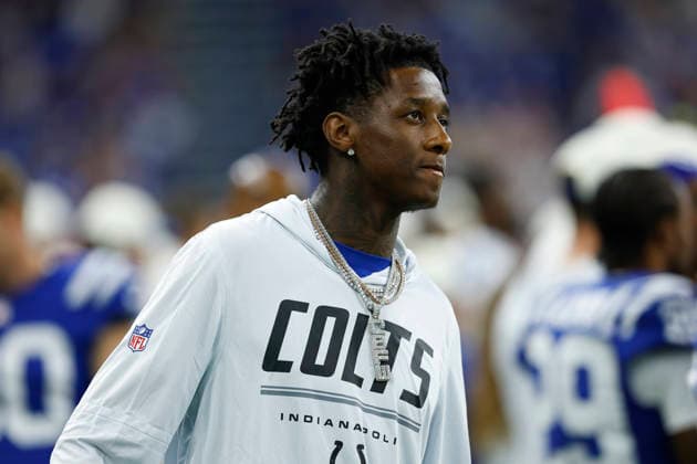 INDIANAPOLIS, IN - AUGUST 22: Indianapolis Colts cornerback Sauce Gardner (1) watches the on field action in the second half of play during a pre season game between the Atlanta Falcons and the Indianapolis Colts on August 22, 2026 at Lucas Oil Stadium in Indianapolis, IN. (Photo by Jeffrey Brown Icon Sportswire) NFL, American Football Herren, USA AUG 22 Falcons at Colts EDITORIAL USE ONLY Icon082226027