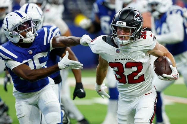 INDIANAPOLIS, IN - AUGUST 22: Atlanta Falcons running back Cash Jones (32) battles to break the tackle of Indianapolis Colts cornerback Mekhi Rodgers (36) in the second half of play during a pre season game between the Atlanta Falcons and the Indianapolis Colts on August 22, 2026 at Lucas Oil Stadium in Indianapolis, IN. (Photo by Jeffrey Brown Icon Sportswire) NFL, American Football Herren, USA AUG 22 Falcons at Colts EDITORIAL USE ONLY Icon082226032