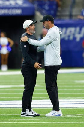 INDIANAPOLIS, IN - AUGUST 22: Indianapolis Colts head coach Shane Steichen greets Atlanta Falcons head coach Kevin Stefanski on the field after a pre season game between the Atlanta Falcons and the Indianapolis Colts on August 22, 2026 at Lucas Oil Stadium in Indianapolis, IN. (Photo by Jeffrey Brown Icon Sportswire) NFL, American Football Herren, USA AUG 22 Falcons at Colts EDITORIAL USE ONLY Icon082226033
